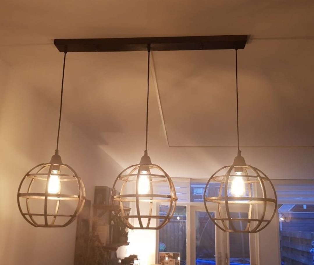 Hanglampen Boven de Eettafel